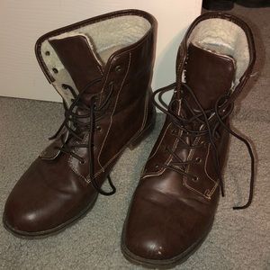 Lace-up boots